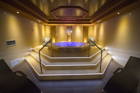 2 treatment rooms, massages