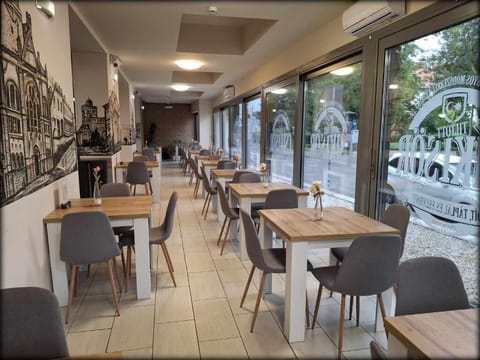 Coffee shop