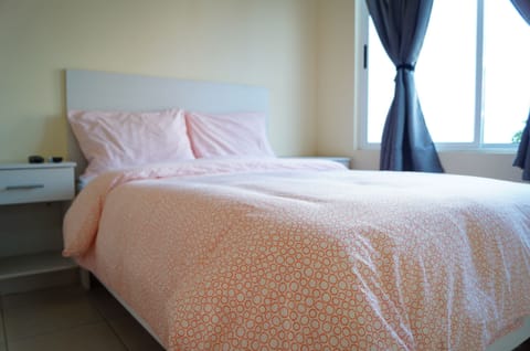Suite  Matrimonial | Down comforters, desk, blackout drapes, iron/ironing board