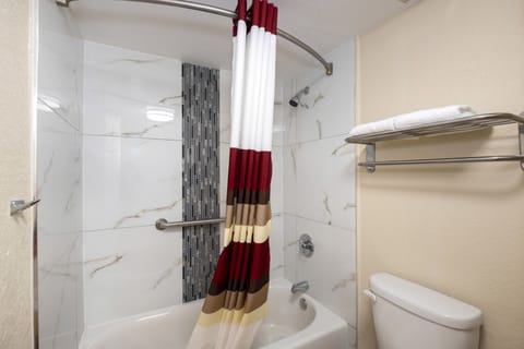 Deluxe Room, 2 Double Beds, Accessible, Smoking | Bathroom | Combined shower/tub, free toiletries, hair dryer, towels