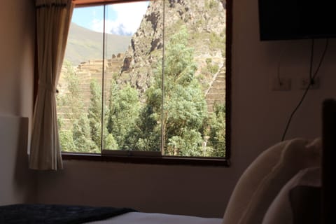 Panoramic Suite, Bathtub | WiFi (free), bed sheets