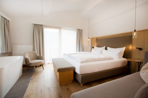 Comfort Double Room, Balcony | Premium bedding, minibar, in-room safe, desk