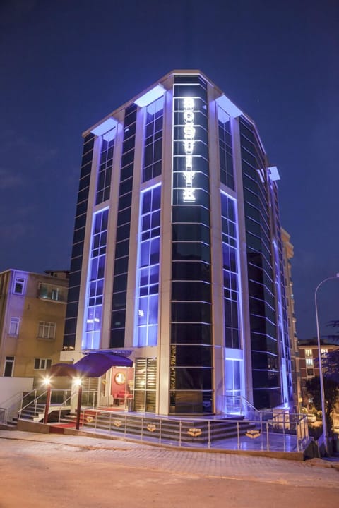 Front of property - evening/night