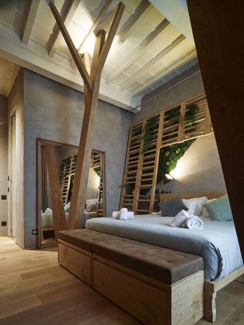 Superior Room, 1 King Bed, City View (Rovere) | Premium bedding, minibar, in-room safe, blackout drapes