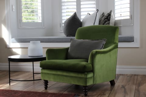 Superior King Suite | Living area | 32-inch TV with digital channels, Netflix, streaming services