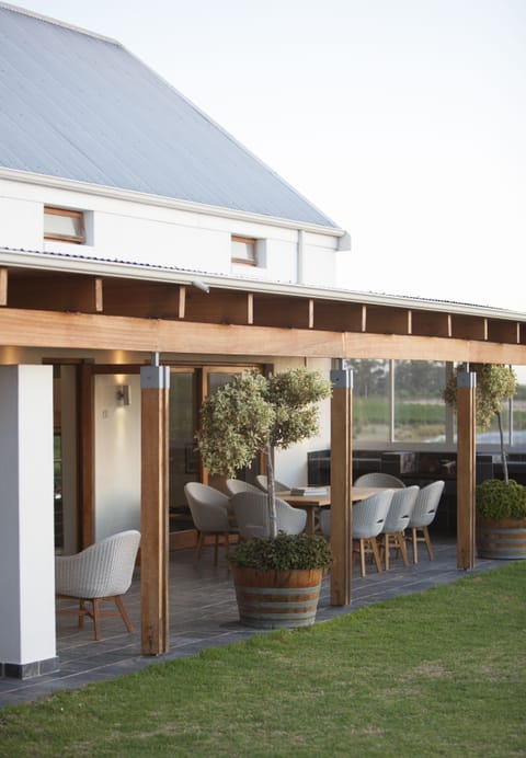 The Barn Cottage  | Living area | 52-inch Smart TV with satellite channels, TV