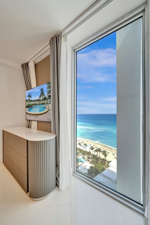 Luxury Room | 1 bedroom, iron/ironing board, free WiFi, bed sheets