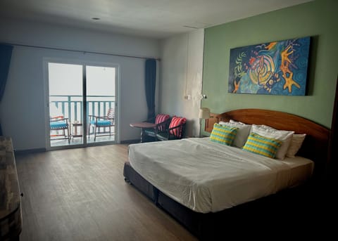 1 bedroom, minibar, in-room safe, desk