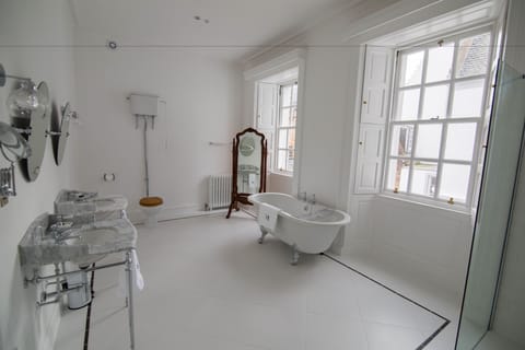 Premier Double Room, 1 King Bed, Bathtub, Garden View | In-room safe, individually decorated, free WiFi, bed sheets