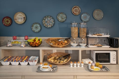 Daily continental breakfast for a fee