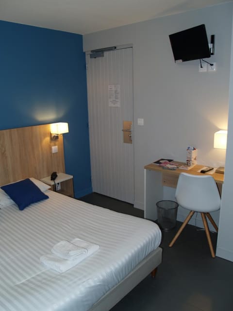 Desk, iron/ironing board, free cribs/infant beds, free WiFi