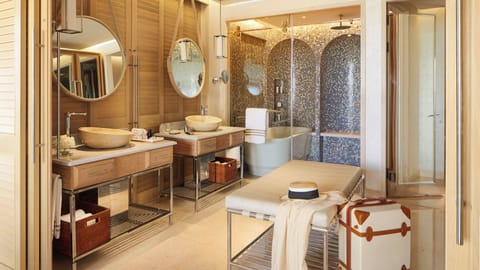 Family Suite | Bathroom | Separate tub and shower, designer toiletries, hair dryer, slippers
