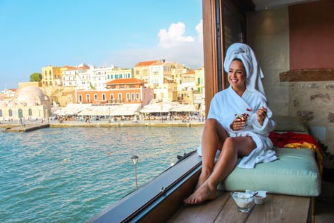 Deluxe Suite, 1 Bedroom, 2 Bathrooms, Sea Facing | Egyptian cotton sheets, premium bedding, free minibar, in-room safe