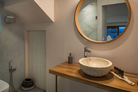 Family Suite, 2 Bedrooms, 2 Bathrooms, Oceanfront | Bathroom | Designer toiletries, hair dryer, bathrobes, slippers