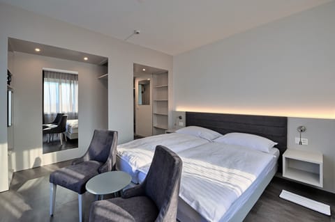 Minibar, in-room safe, desk, soundproofing