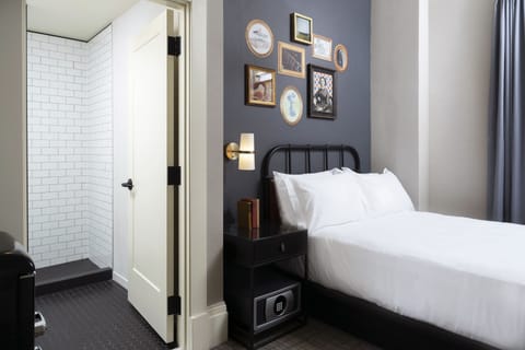 Cozy Double | In-room safe, blackout drapes, iron/ironing board (on request)