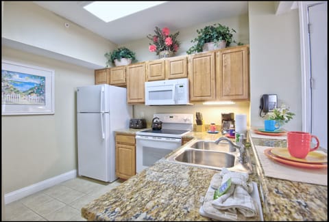 Villa, Non Smoking | Private kitchen | Microwave, coffee/tea maker, cookware/dishes/utensils, cleaning supplies