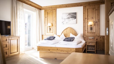 Traditional Suite, 2 Bedrooms | In-room safe, soundproofing, cribs/infant beds, free WiFi