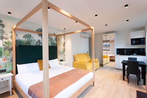 Grand Quadruple Room | Hypo-allergenic bedding, in-room safe, individually decorated
