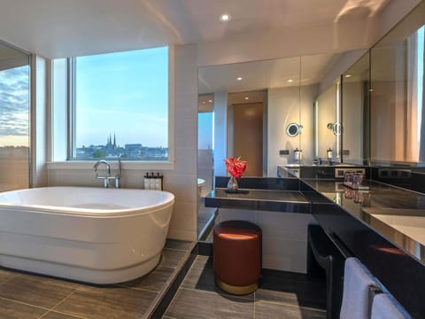 Suite, 1 King Bed (Prestige. Panoramic View) | Premium bedding, memory foam beds, free minibar items, in-room safe