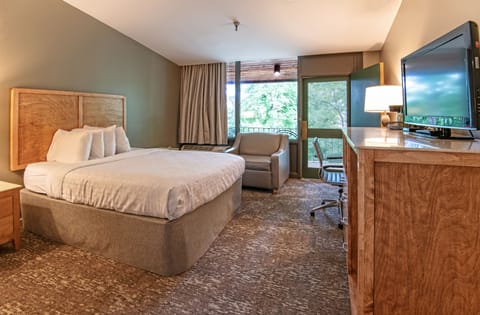 Room, 1 Queen Bed with Sofa bed | Iron/ironing board, free WiFi, bed sheets