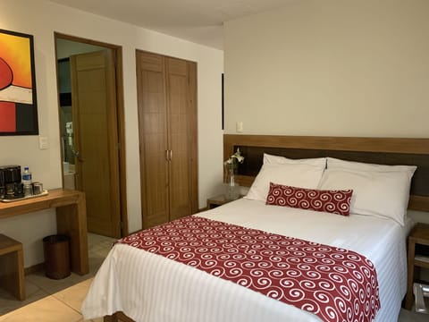 Standard Room | In-room safe, desk, iron/ironing board, free WiFi