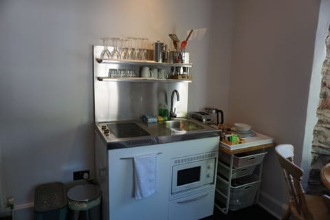 Riverside Self-catering Apartment | Private kitchenette | Coffee/tea maker, electric kettle
