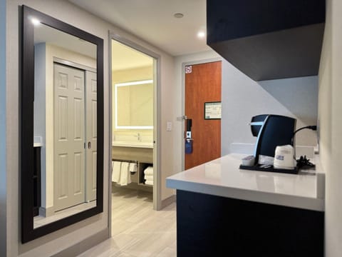In-room safe, desk, laptop workspace, soundproofing