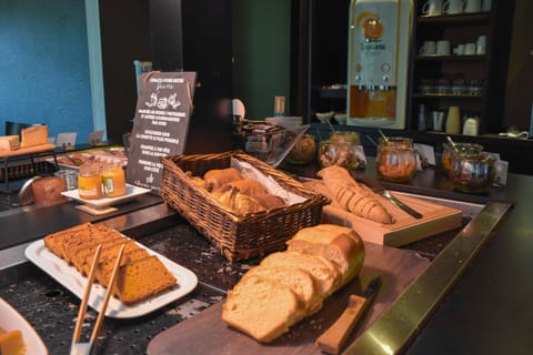 Daily buffet breakfast (EUR 13.5 per person)