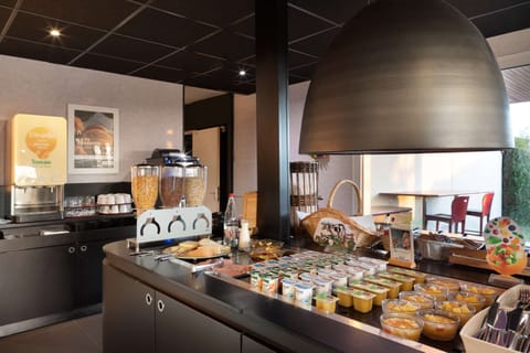 Daily cooked-to-order breakfast for a fee