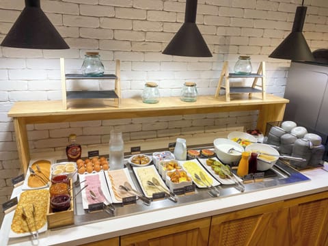 Buffet breakfast on weekends (EUR 10.90 per person)