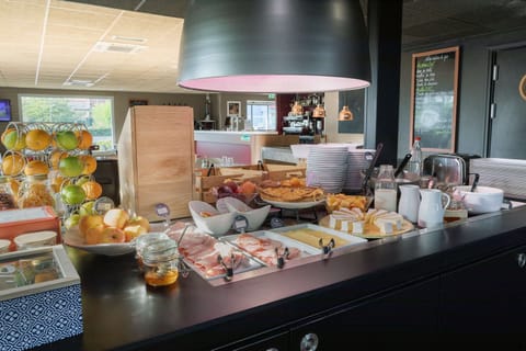 Daily buffet breakfast (EUR 13.9 per person)