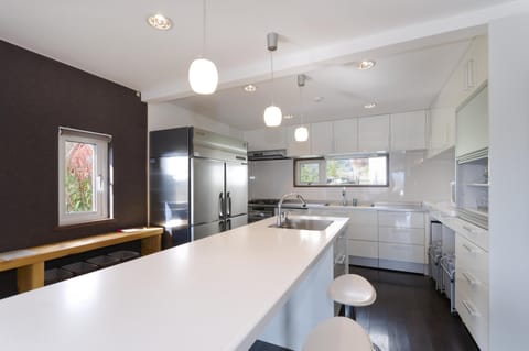 House, 5 Bedrooms (2 double, 4 single, 4 bunk Beds) | Private kitchen | Fridge, microwave, stovetop, dishwasher