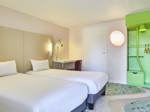 Desk, soundproofing, iron/ironing board, free WiFi