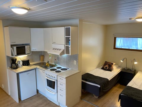 1 bedroom, desk, iron/ironing board, cribs/infant beds