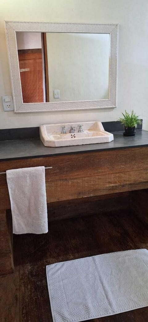 Comfort Quadruple Room | Bathroom | Separate tub and shower, jetted tub, free toiletries, hair dryer