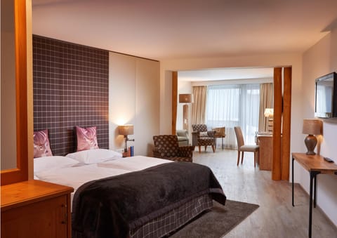 Junior Suite, Balcony | Hypo-allergenic bedding, minibar, in-room safe, individually decorated