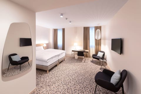 Superior Double Room | Premium bedding, minibar, in-room safe, desk