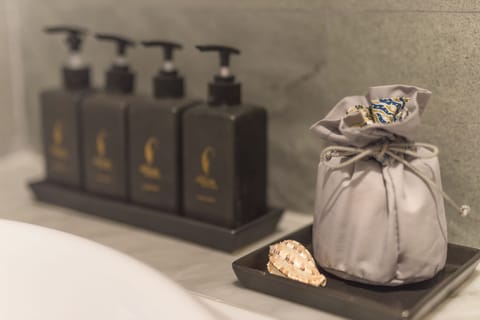 Deluxe Jacuzzi Pool | Room amenity