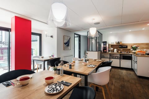 Daily buffet breakfast (EUR 13.00 per person)