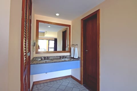 Suite, 1 Queen Bed | Bathroom | Free toiletries, hair dryer, towels, soap