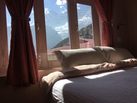 WiFi (free), bed sheets