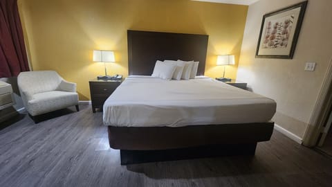 Desk, WiFi, bed sheets, wheelchair access