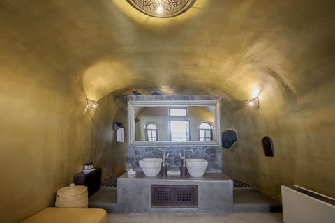 Superior Suite with Outdoor Plunge Pool and Caldera View | Bathroom | Shower, designer toiletries, hair dryer, bathrobes