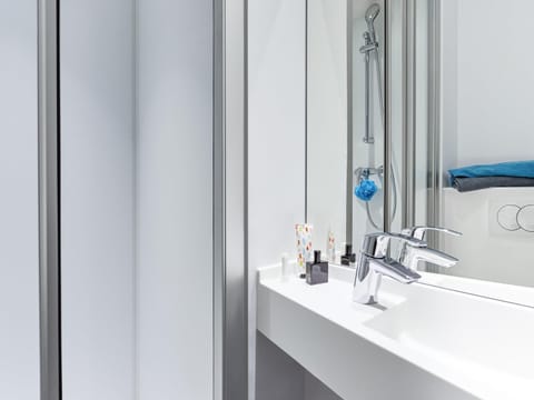 Soundproofing, free WiFi