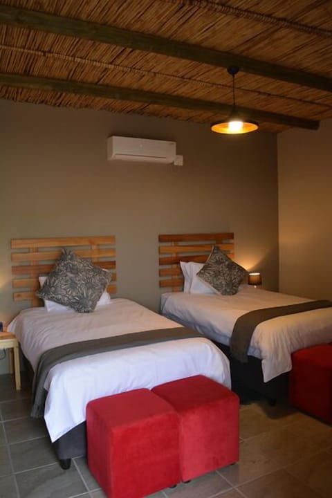 Twin Room | 1 bedroom, premium bedding, iron/ironing board, free WiFi