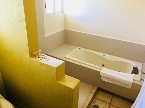 Premium room with Air conditioning and Bathub | Jetted tub