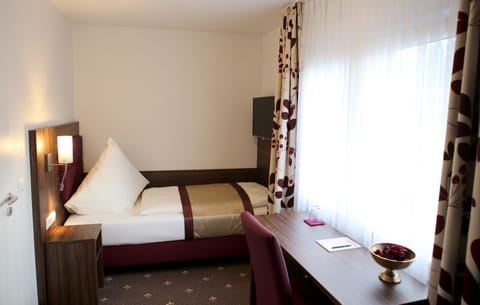 Basic Single Room | In-room safe, desk, free WiFi, bed sheets