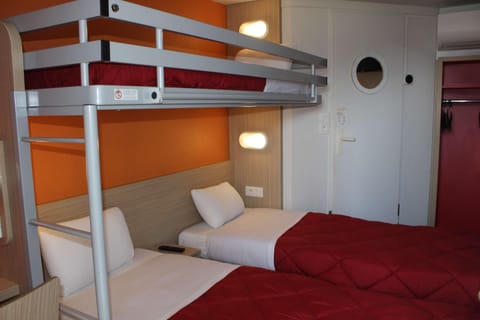 Standard Room, 3 Twin Beds | Premium bedding, desk, travel crib, free WiFi