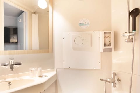 Standard Room, 3 Twin Beds | Bathroom | Shower, eco-friendly toiletries, towels